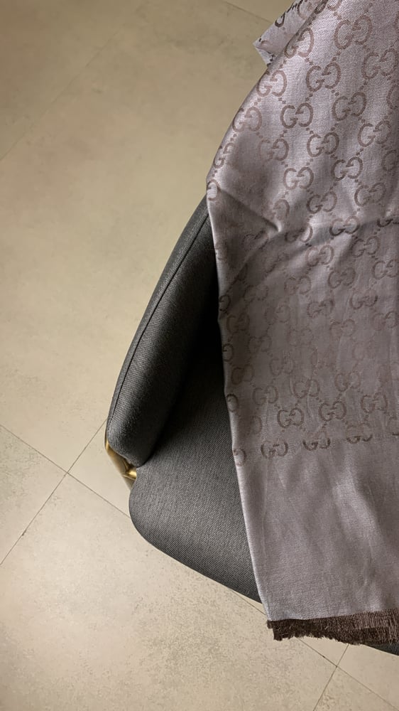 سكارف قوشي رمادي بني