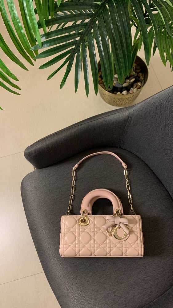 شنطة ديور دي جوي بيبي بنك  فوينكة هارد وير"ذهبي" مقاس 22cm