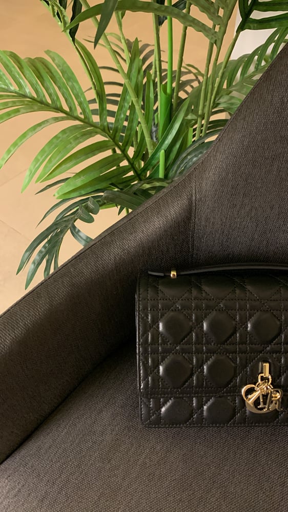 كلاتش ديور اسود مقاس 24cm