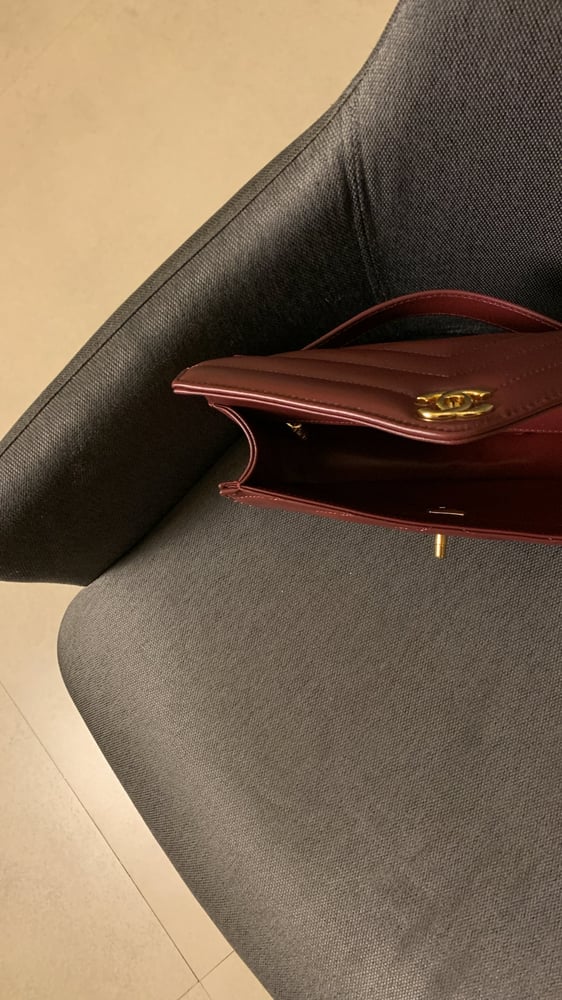 شنطة شانيل عنابي هارد وير (ذهبي) Chanel kelly cutمقاس 25cm