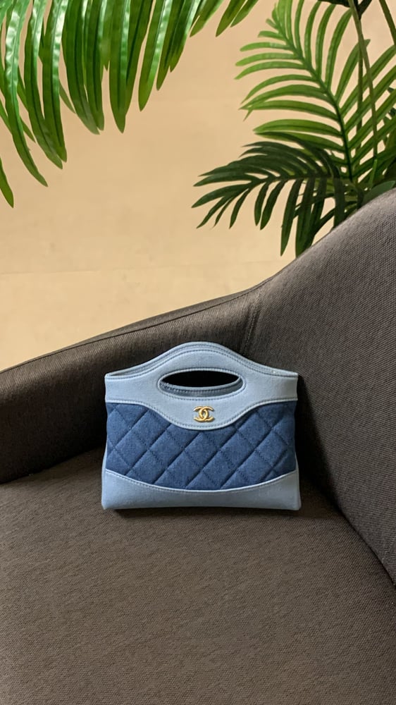 Chanel nano 31 chanel 24b ( جينز )مقاس 20cm