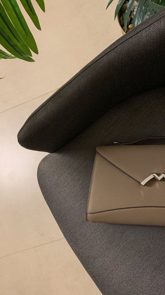 شنطة موينات غابرييل مقاس  (فضي )26cm”قري”