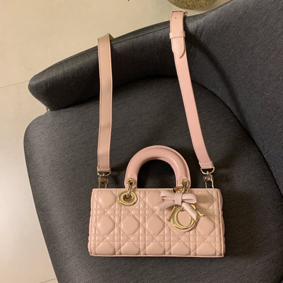 شنطة ديور دي جوي بيبي بنك  فوينكة هارد وير"ذهبي" مقاس 22cm