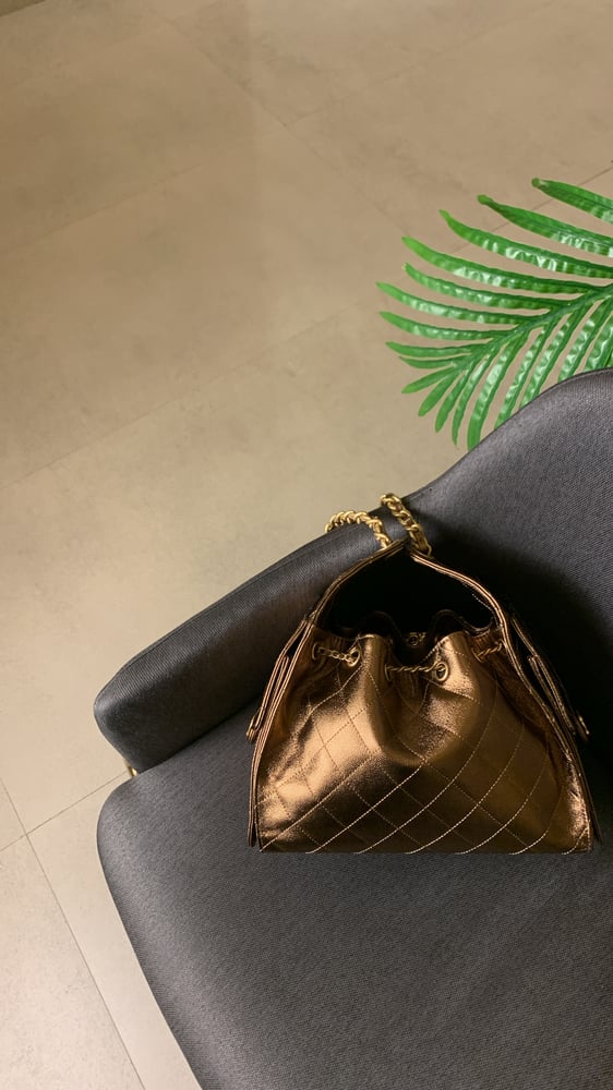 شنطة شانيل ذهبي مقاس 30cm
