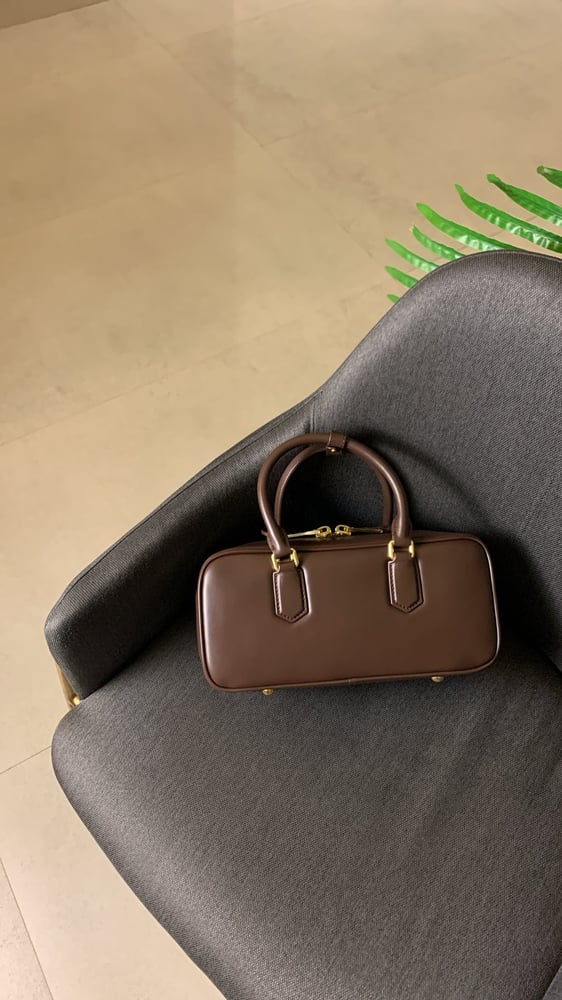 شنطة ميو ميو Arcadi بني  مقاس 27cm