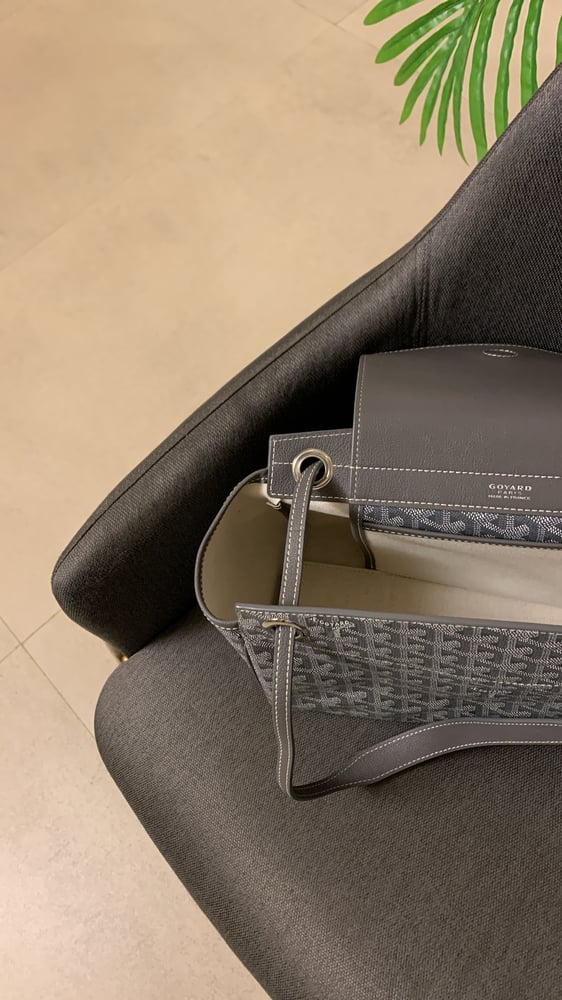 شنطة جويارد رمادي هارد وير"فضي"  Rouette Souple Bag مقاس 31cm رمادي