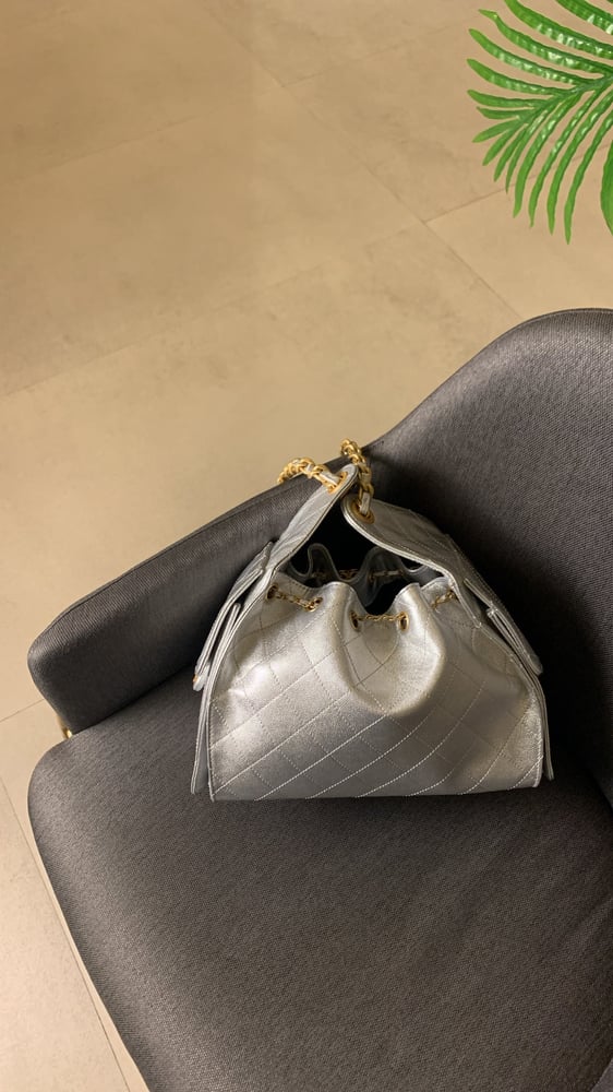 شنطة شانيل  فضي مقاس 30cm