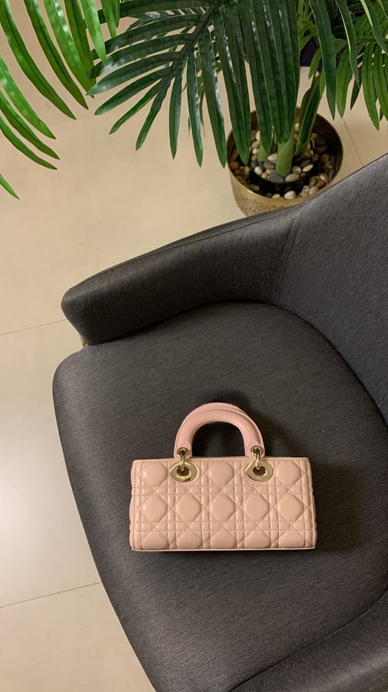 شنطة ديور دي جوي بيبي بنك  فوينكة هارد وير"ذهبي" مقاس 22cm