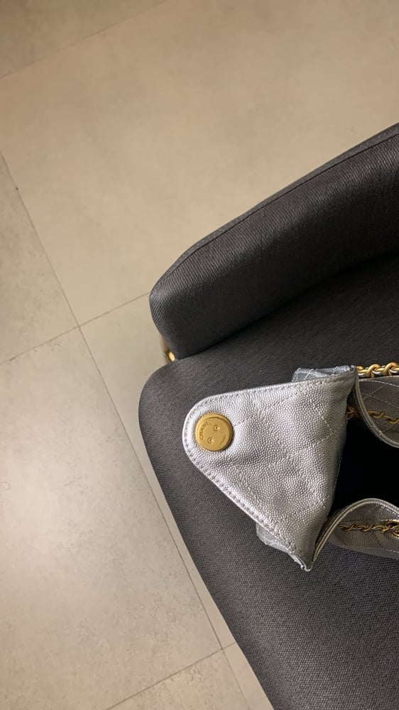 شنطة شانيل  فضي مقاس 30cm