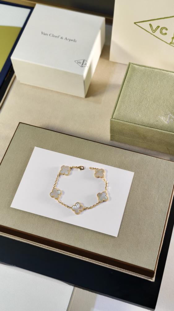 اسواره فان كليڤ | Van Cleef& Arpels |مع الملحقات