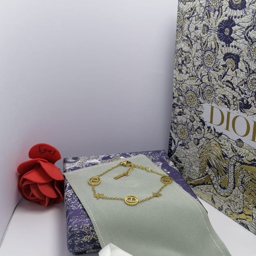 اسواره ماركة DIOR مع الملحقات