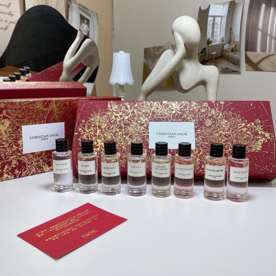مجموعة كريستيان ديور 8 عطور ميني 7.5 مل