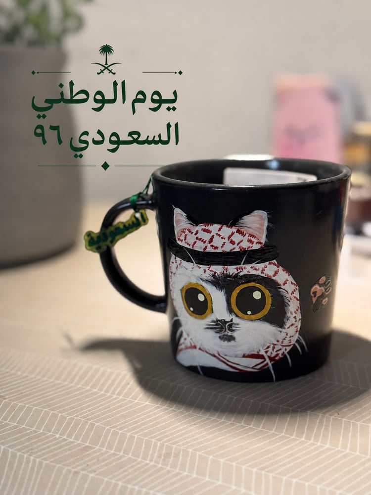 كوب قطة بالشماغ رسم يدوي