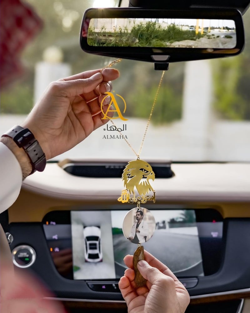 The falcon pendant with the picture