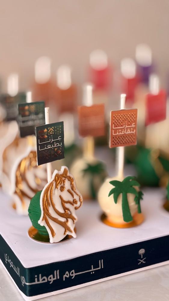 بوبس اليوم الوطني من ليندا سويتس،16 حبة