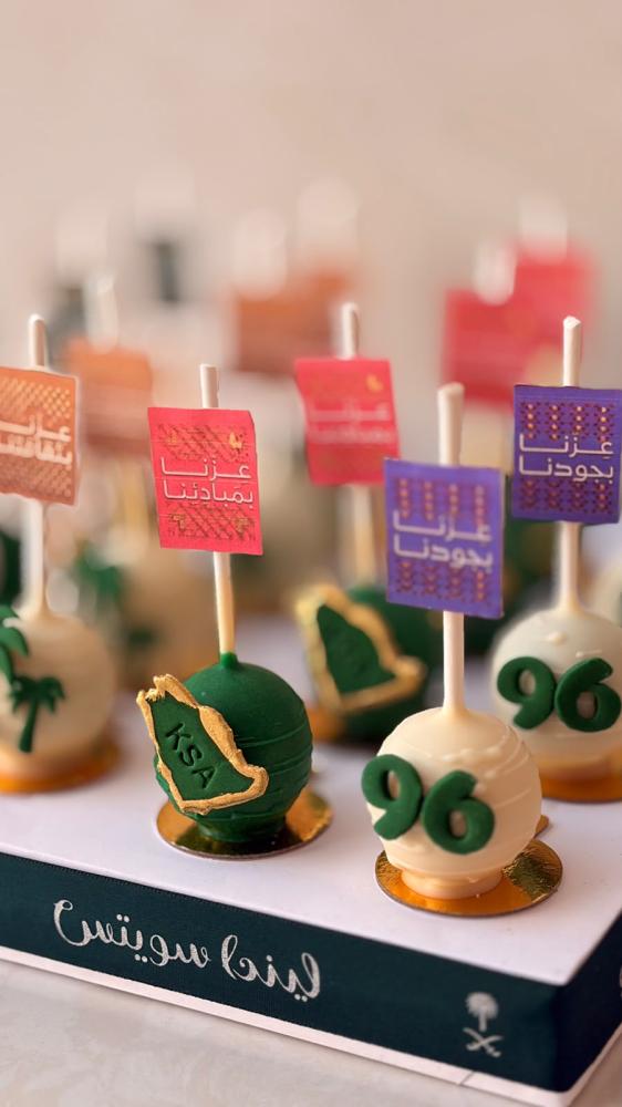 بوبس اليوم الوطني من ليندا سويتس،16 حبة