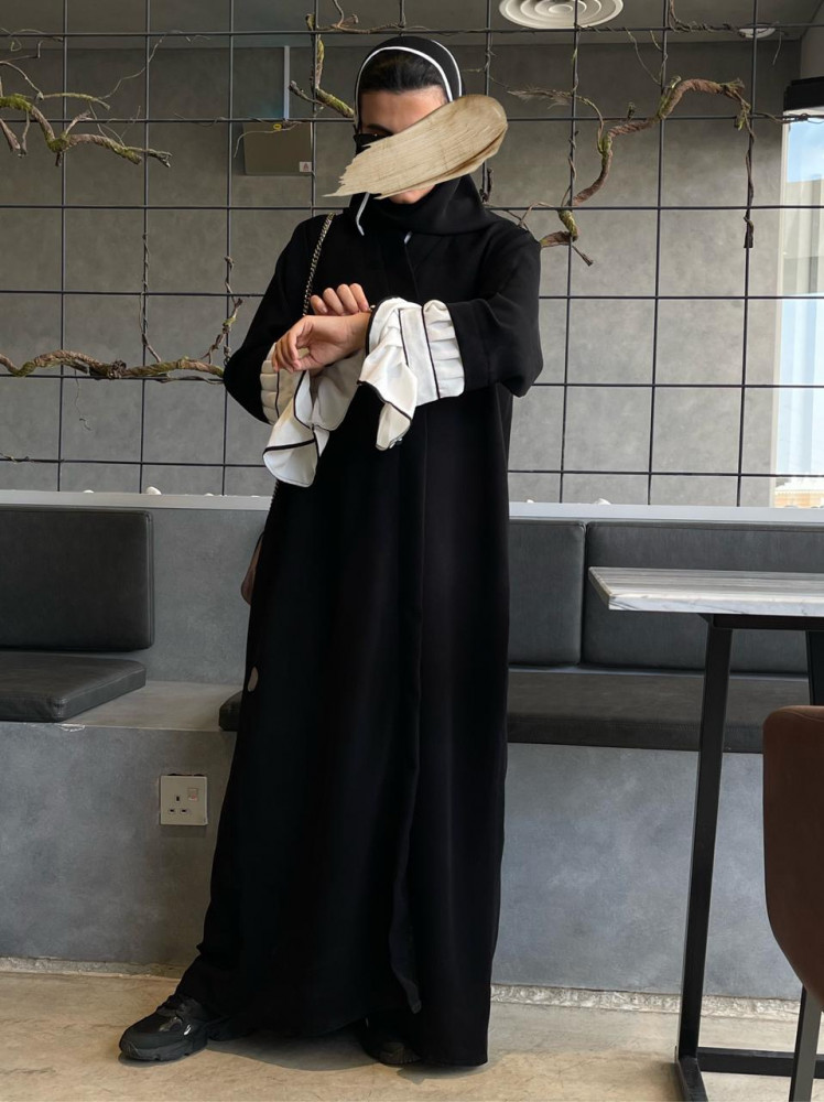 عباية سوداء