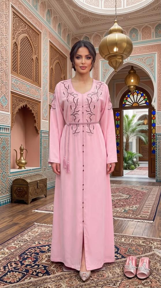 جلابية راقية بأزرار أمامية وتطريز كلاسيكي