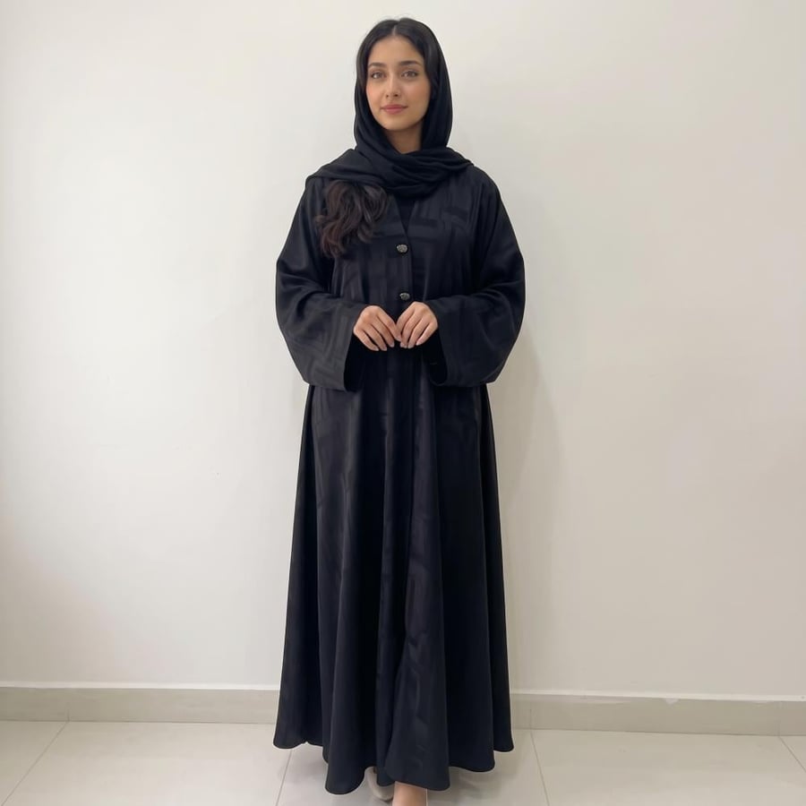 عباية نسائية سوداء كلاسيكية بتصميم أنيق ومريح مع طرحة مطابقة