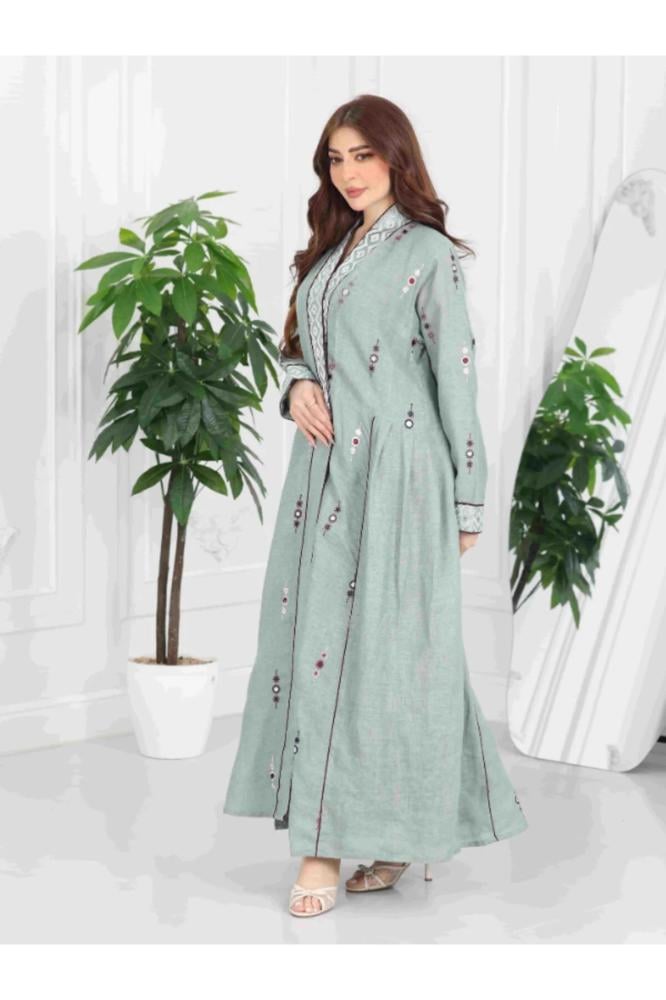 عباية فاخرة بتطريز أنيق مناسبة للمناسبات