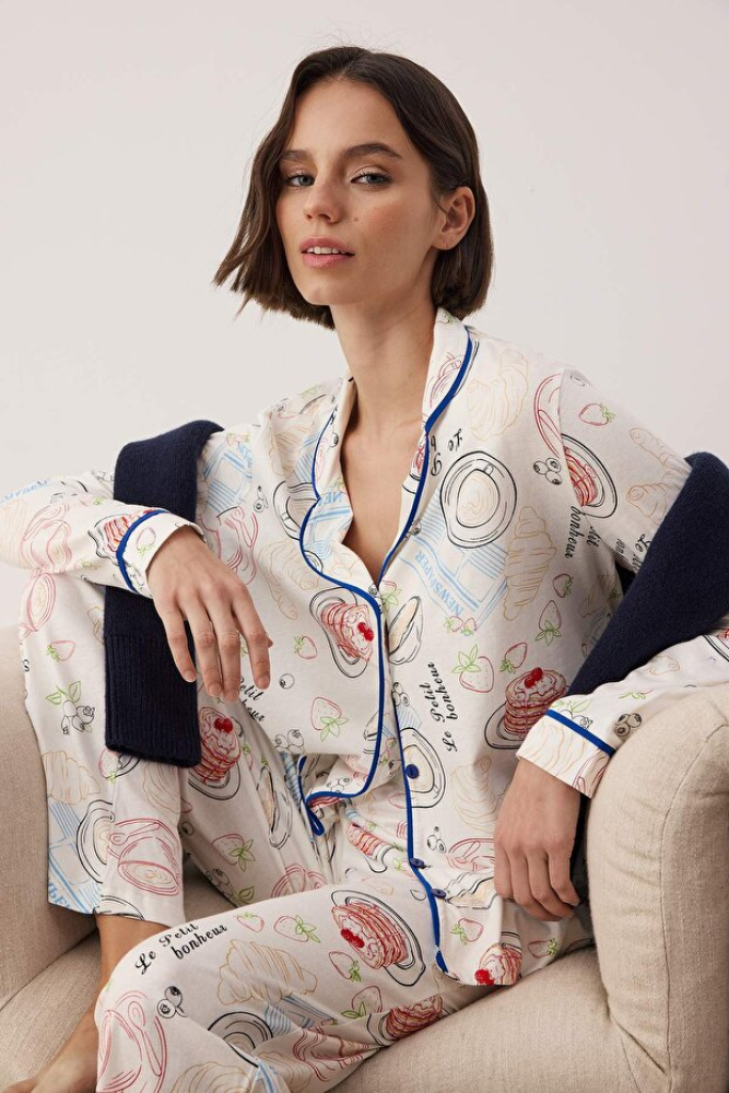 Trendyol Collection – طقم بيجامة نسائي من القطن 100% بطبعة مرحة