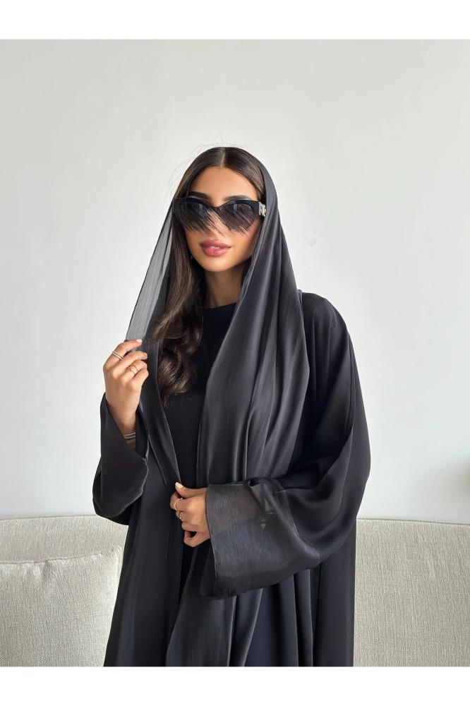 عباية يومية بقصة A Line وشال مرن من قماش بلاك بيري الصيفي