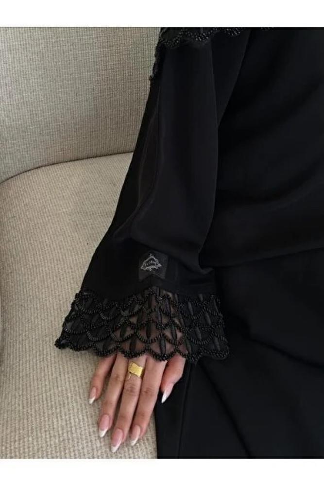 عباية نسائية عصرية بأكمام شفافة