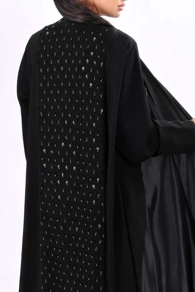 عباية كلوش بتطريز يدوي على الظهر