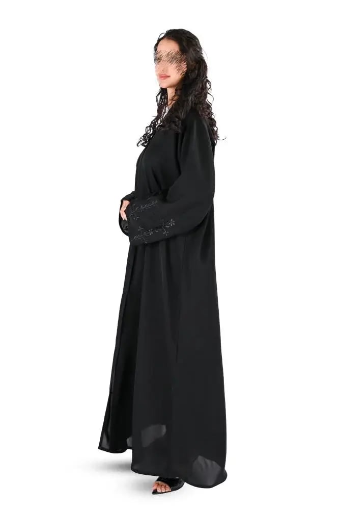 عباية كريب بتطريز اسود