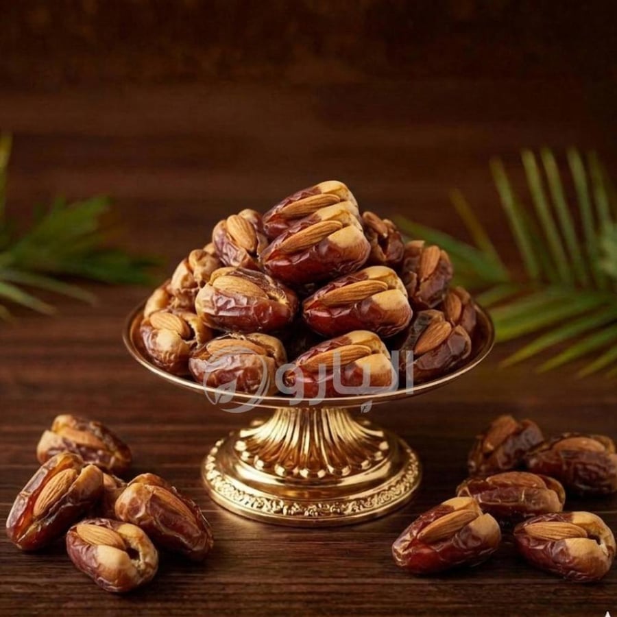 تمر صقعي باللوز