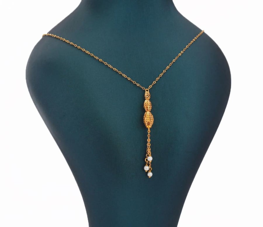 Elegant 21 karat pearl necklace