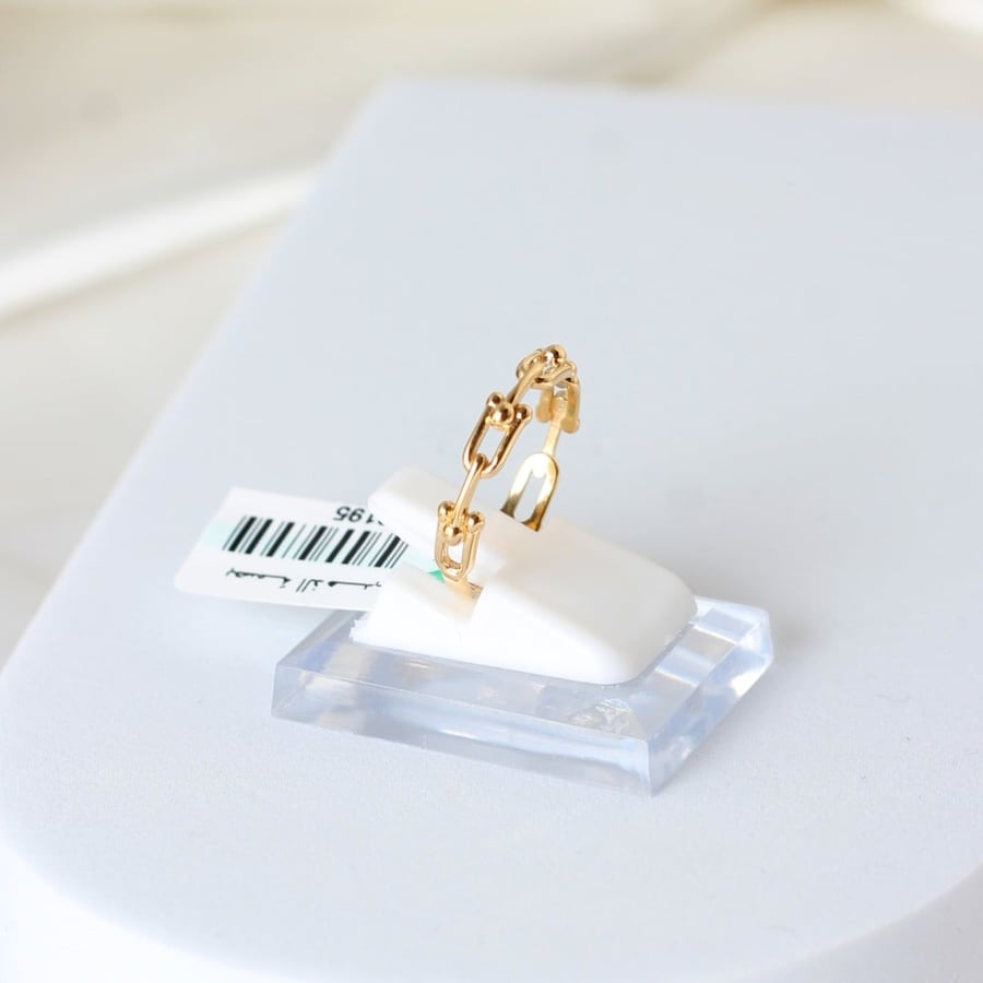 Fine 18k ring