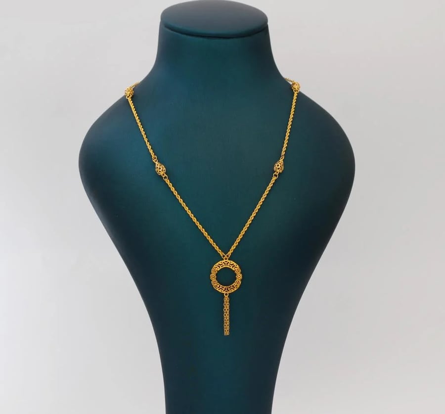 21 karat twisted delicate necklace