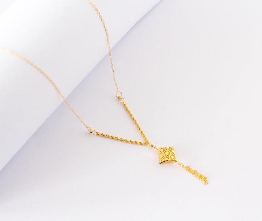 Star necklace, 21 karat