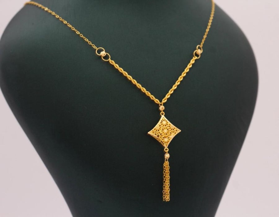 Star necklace, 21 karat
