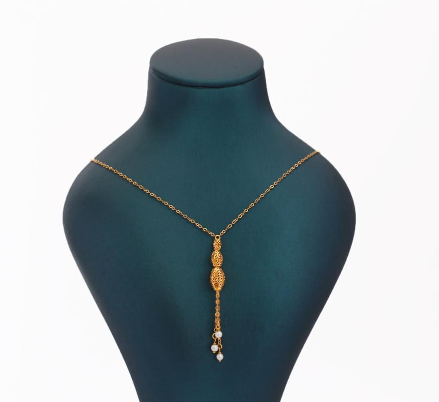 Elegant 21 karat pearl necklace