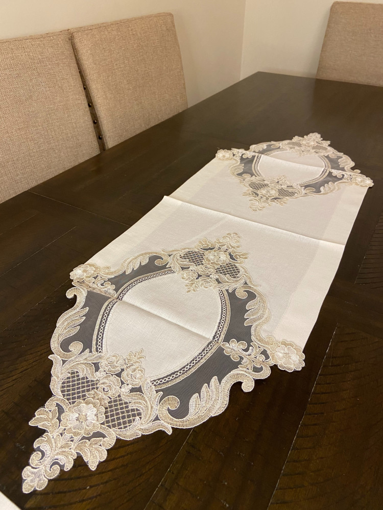 Golden lace tablecloth in the middle of the table