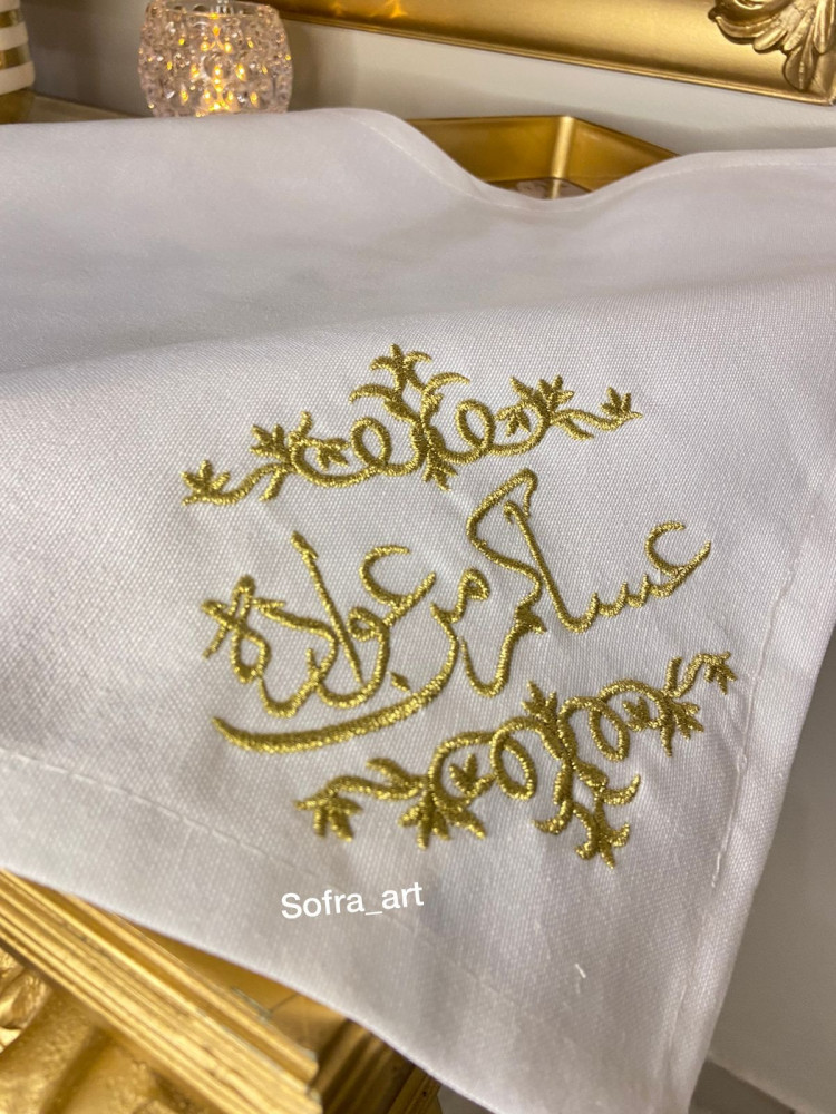 A tablecloth, may you be among its repeaters