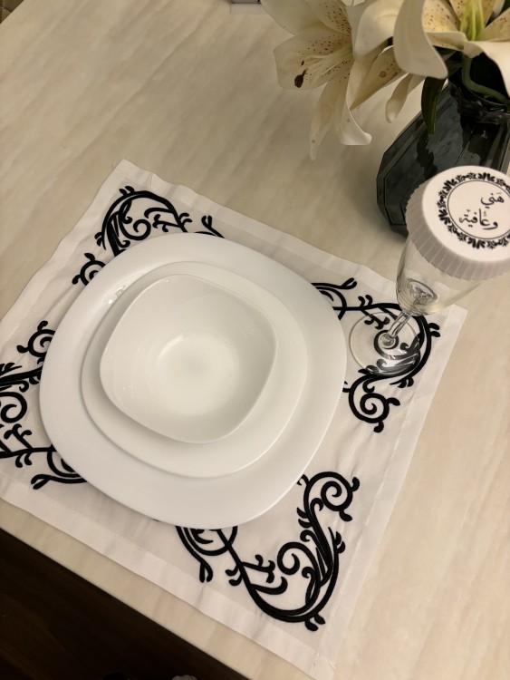 مفرش صحن تطريز أسود
