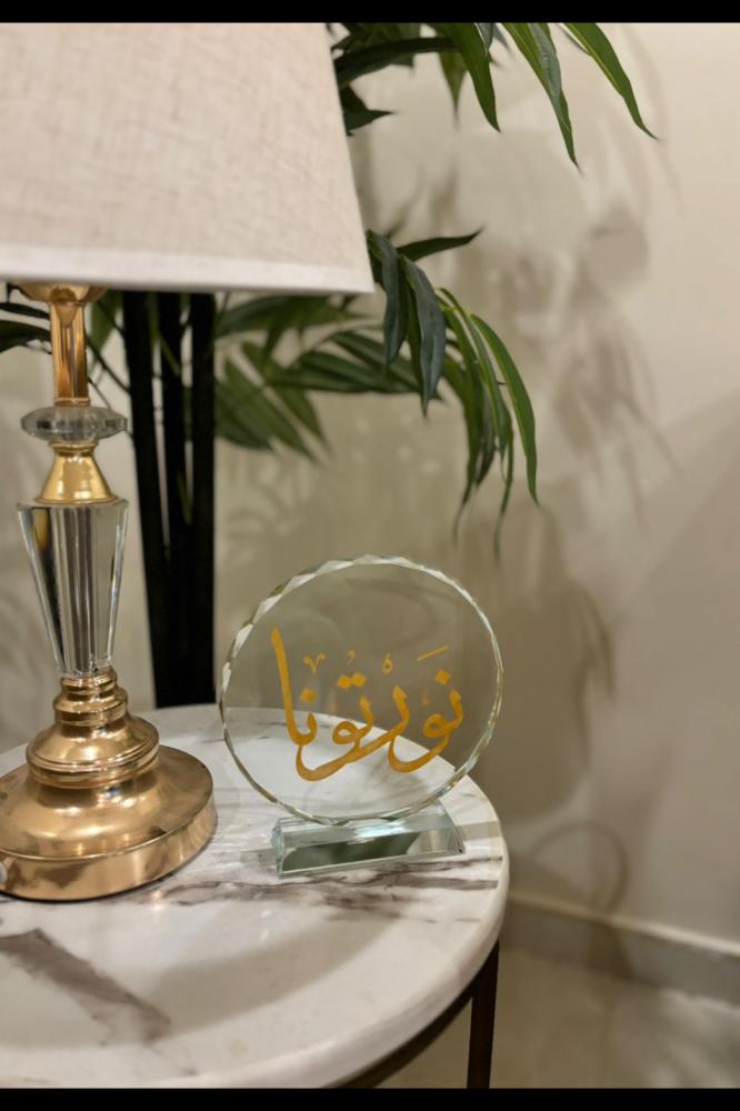 Crystal glass stand, our gold.