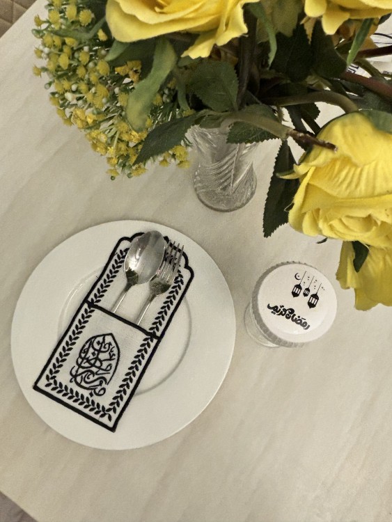 حامل ملاعق..رمضان مبارك
