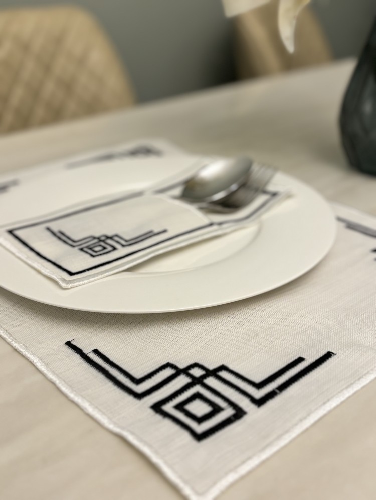 طقم مفرش تطريز لطاوله الطعام