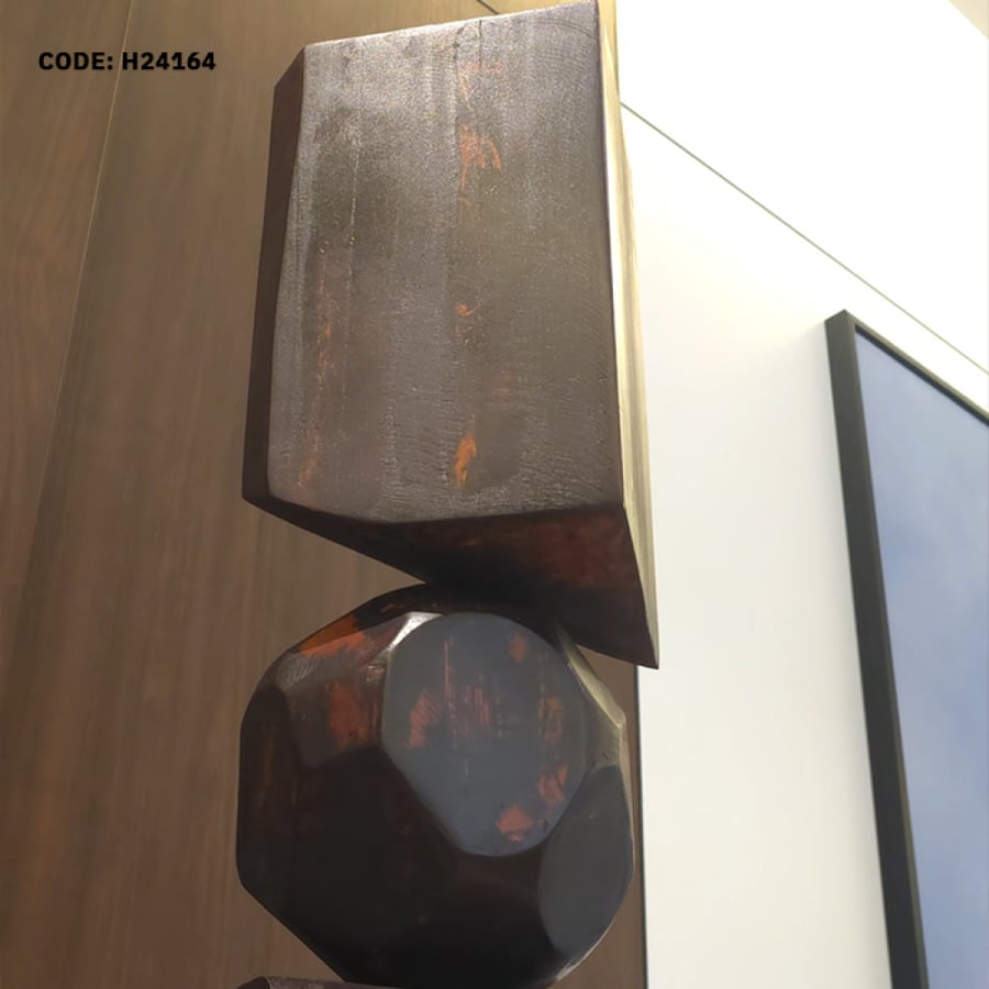 تحفة بتصميم هندسي تجريدي