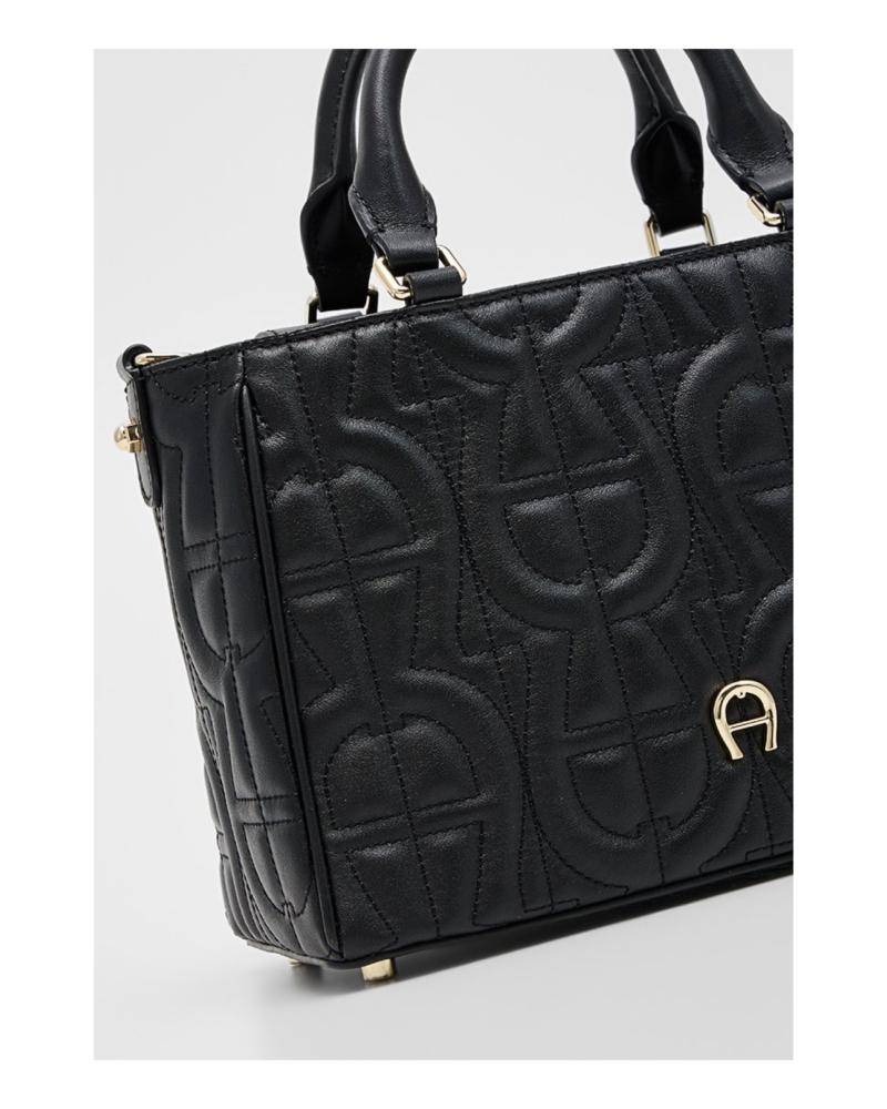 حقيبة aigner