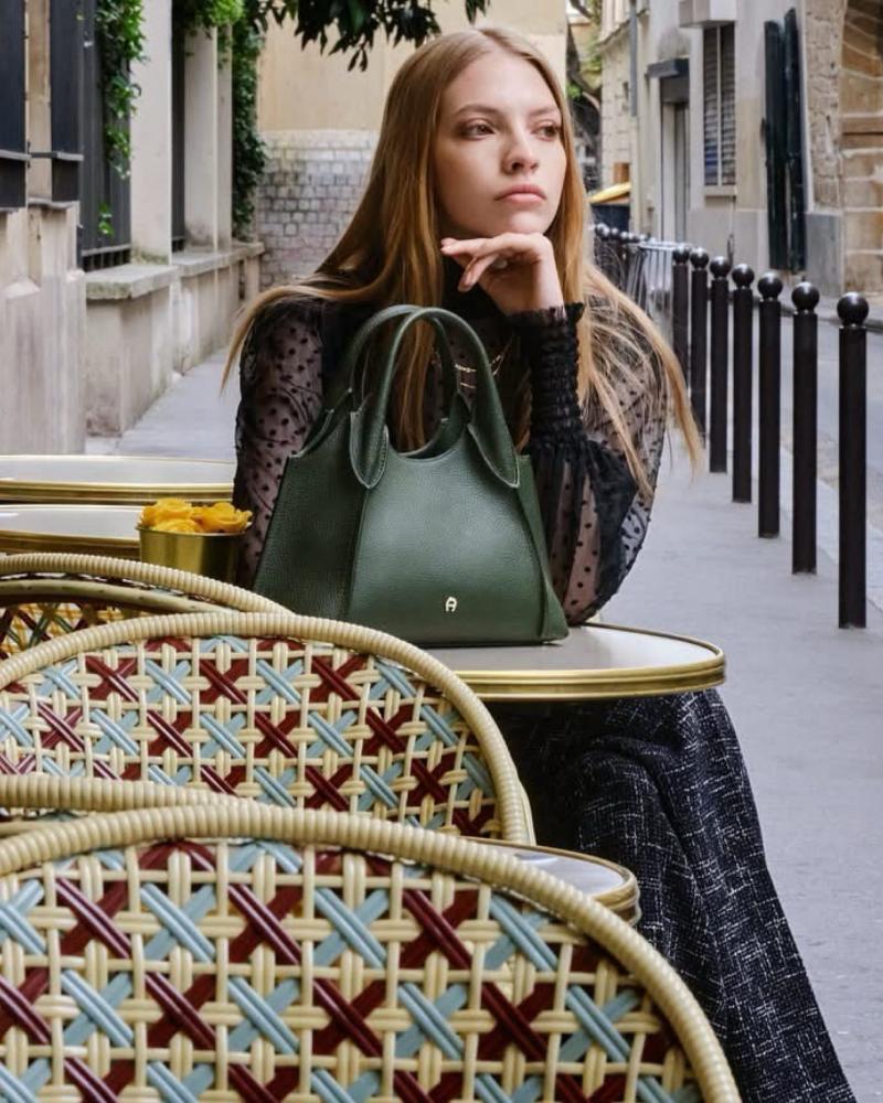حقيبة aigner s