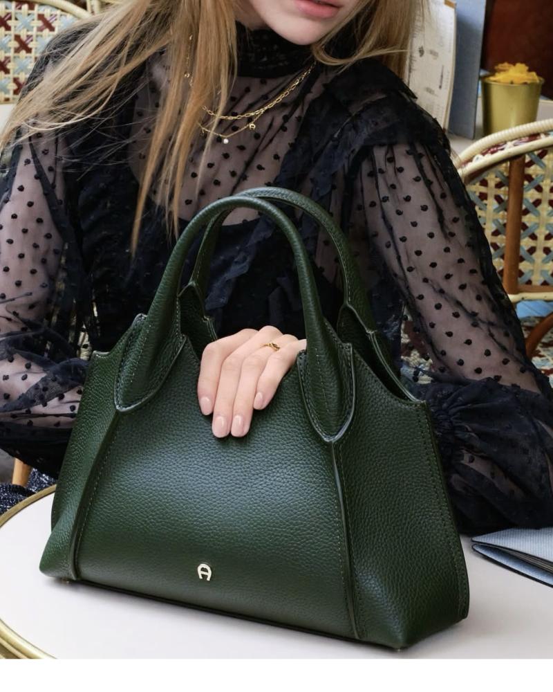 حقيبة aigner m