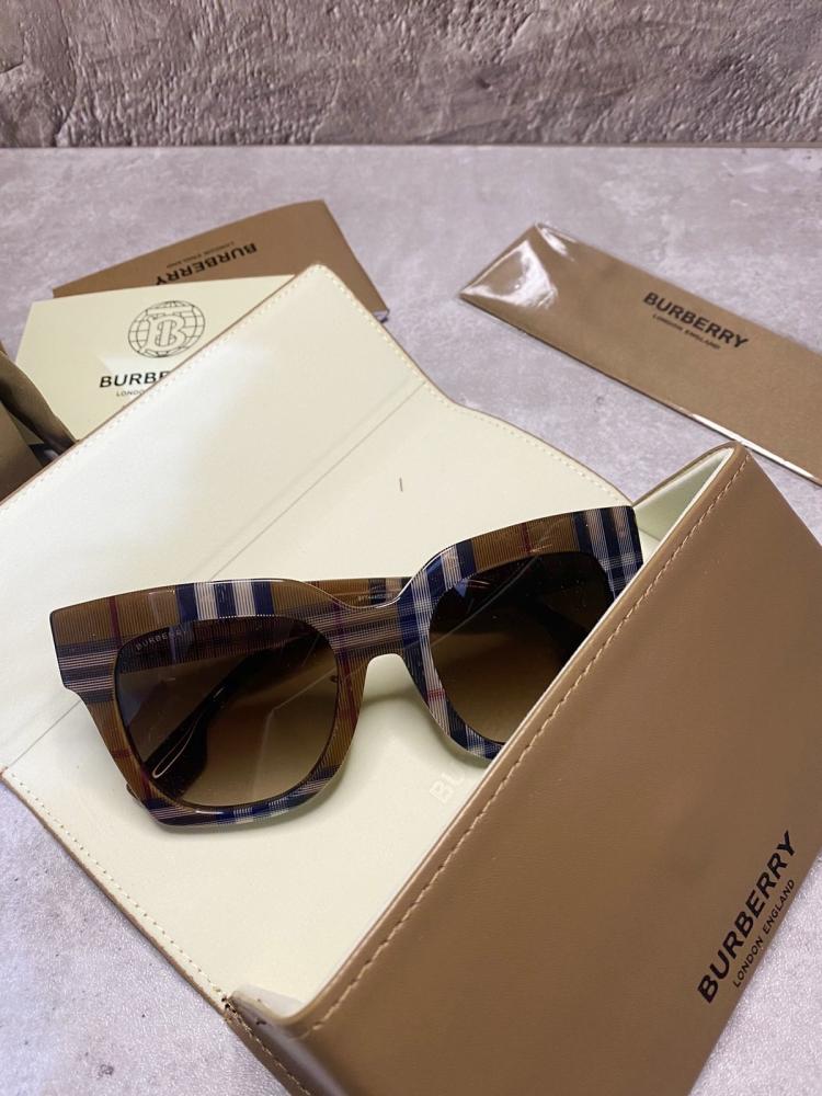 نظارة burberry