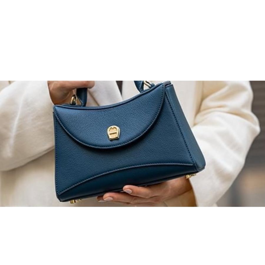 حقيبة  aigner