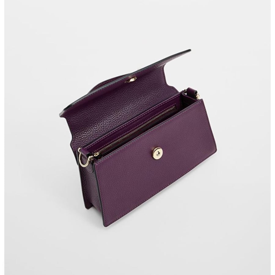حقيبة aigner