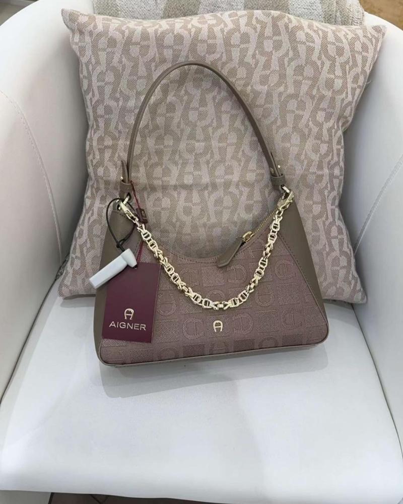 حقيبة aigner